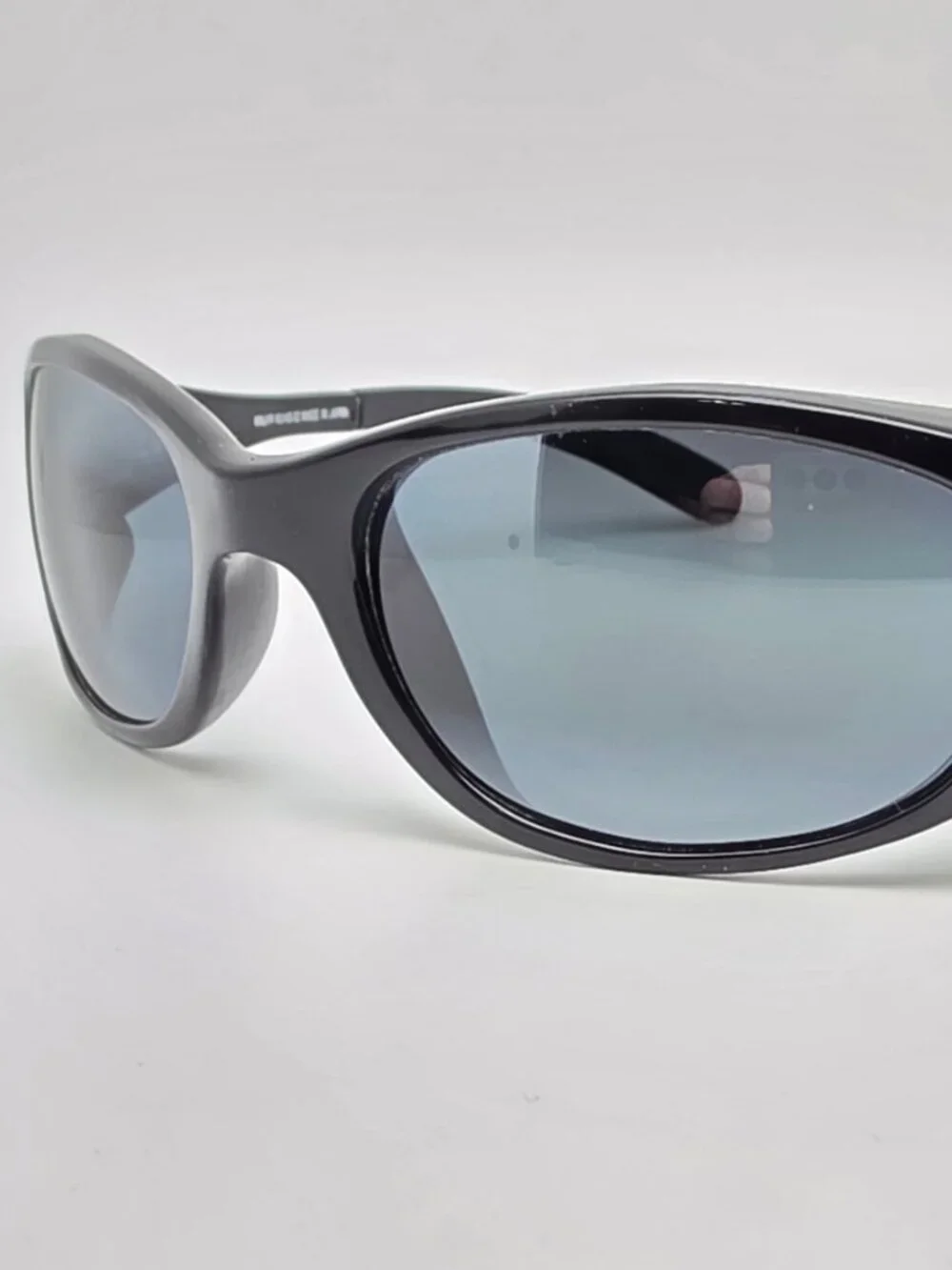 Maui Jim MJ142-02 Volcano Black Frame Polarized Grey Glass Lens Sunglasses Japan